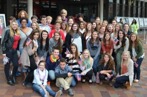 The newsmagazine and Broadcasting students in front of the Newseum.